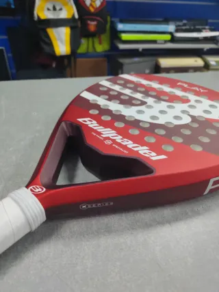 Pala de pádel Bullpadel