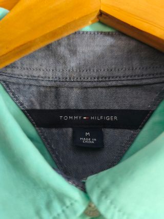 Camisa Tommy Hilfiger Color Verde Azulado Talla M.