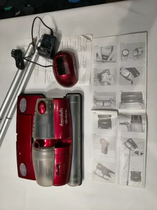 Escoba Aspiradora Ariete Roja