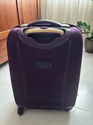 Maleta de viaje morada