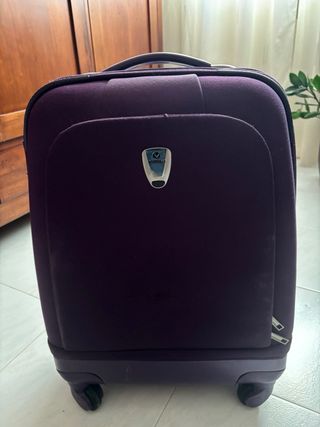 Maleta de viaje morada