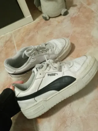 Zapatillas Puma Blancas y Negras