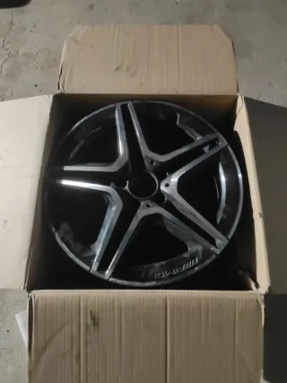 Llanta Mercedes AMG