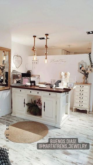 Bufete/Mostrador blanco y madera