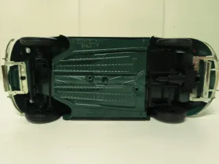 Coche VW Escarabajo 1:17 Sólido