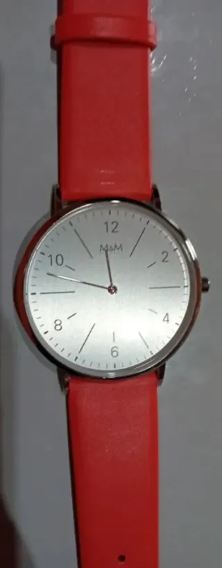Reloj M&M Correa Roja y Esfera Plateada