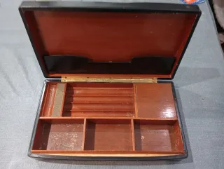 Antica scatola per sigari e sigarette