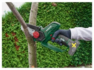 Mini sierra Parkside 12V recargable