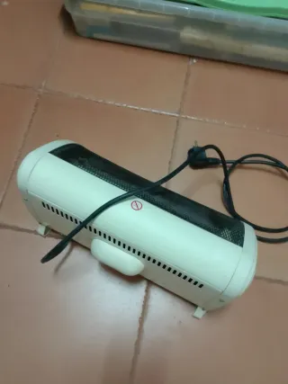 Estufa eléctrica blanca y negra