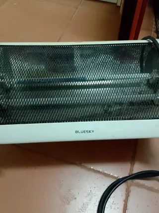 Estufa eléctrica blanca y negra