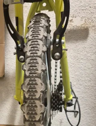 Bicicleta infantil negra y verde 20 pulgadas