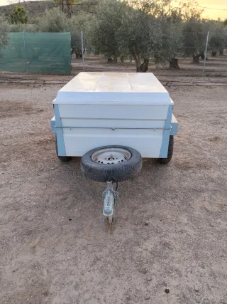 Remolque con tapa