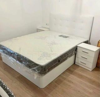 Canapé cama blanco con cabecero