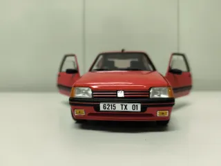 Maqueta Peugeot 205 GTI 1:18