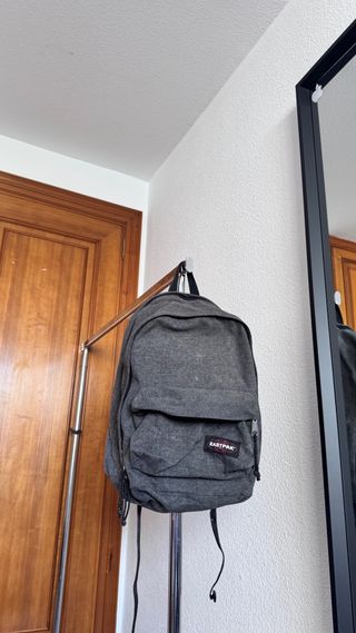 Mochila Eastpak Gris