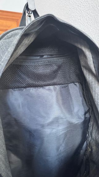 Mochila Eastpak Gris