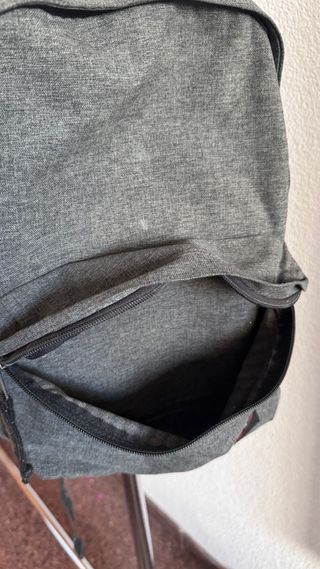 Mochila Eastpak Gris