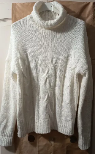 Jersey Blanco Cuello Alto Tejido Trenzado