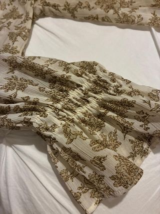 Blusa Zara floral beige y marrón