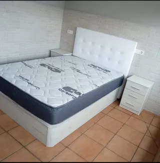 Cómodas de madera (marrón y blanco)