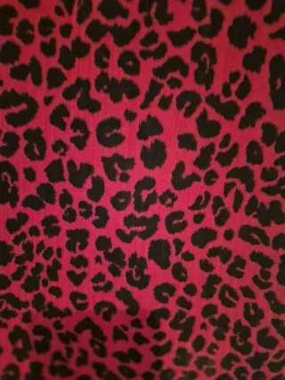 Top Camiseta Leopardo Rojo y Negro