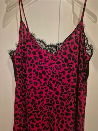 Top Camiseta Leopardo Rojo y Negro