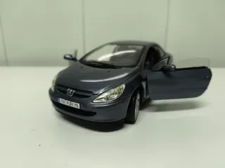 Coche Peugeot 307 CC 1:18