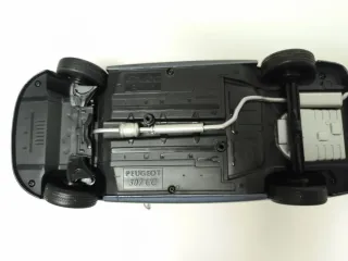 Coche Peugeot 307 CC 1:18