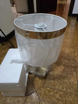 Lampada da tavolo oro e bianco