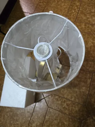 Lampada da tavolo oro e bianco