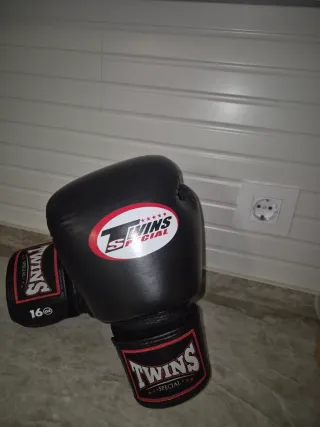 Guantes Muay Thai/Boxeo Twins Special 16oz