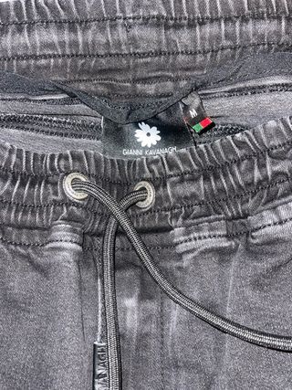 Pantalón cargo negro vaquero