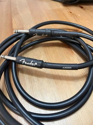 Marshall MG15CFX + Cables Fender & D’Addario