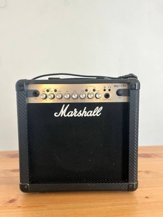 Marshall MG15CFX + Cables Fender & D’Addario