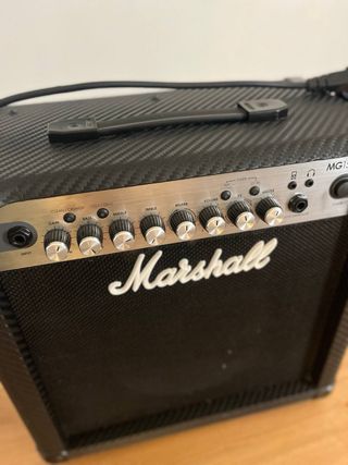 Marshall MG15CFX + Cables Fender & D’Addario