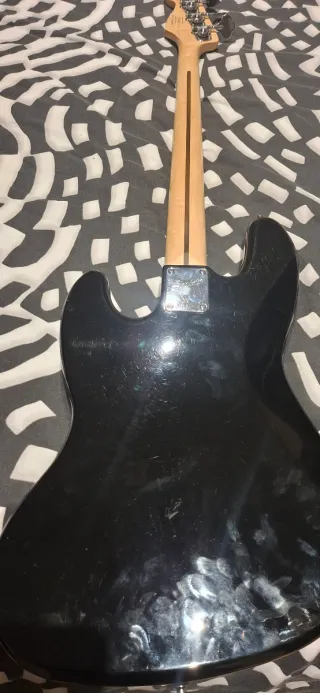 Squier Jazz Bass 77