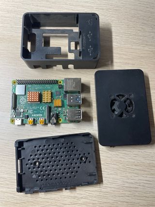 Raspberry Pi 4 2GB con carcasa