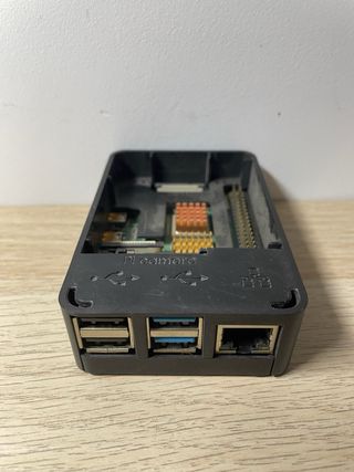 Raspberry Pi 4 2GB con carcasa