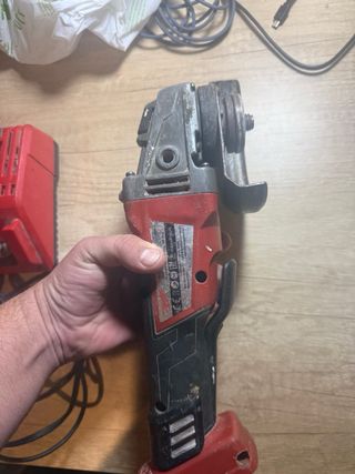Amoladora y cargador Milwaukee M18 estropeados