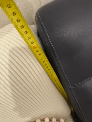 Dos sofas / sillones de piel chill out