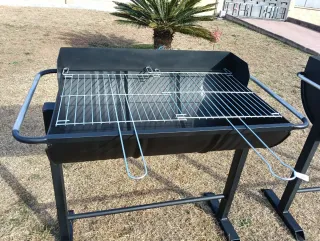 Barbacoa de metal negra