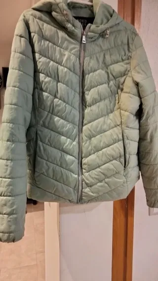 Chaqueta verde acolchada