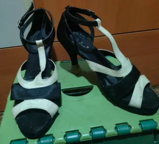 Zapatos de baile latino beige y negro