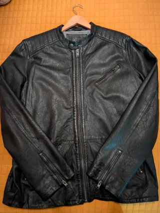 Chaqueta de cuero negra