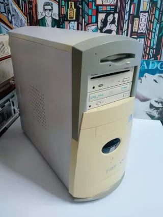 Torre PC Retro Vintage Pentium III Jump