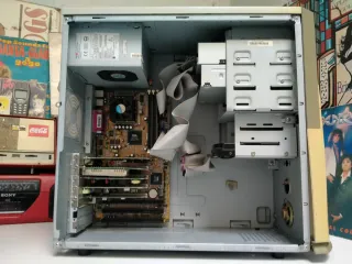 Torre PC Retro Vintage Pentium III Jump