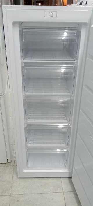 Congelador Vertical Svan Blanco 143 x 54 x 55 cm