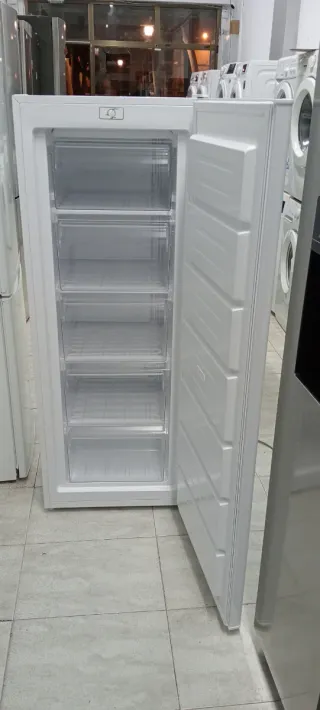 Congelador Vertical Svan Blanco 143 x 54 x 55 cm