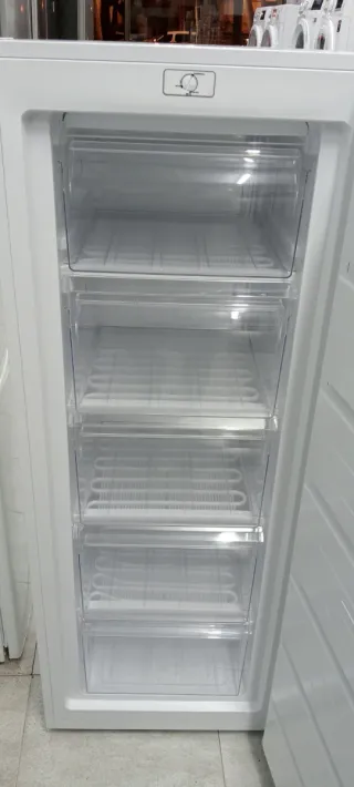 Congelador Vertical Svan Blanco 143 x 54 x 55 cm