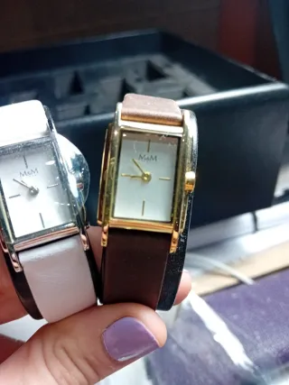 2 Relojes M&M Blanco y Marrón